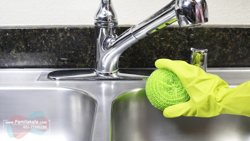نظافت روزانه باعث درخشان شدن سینک ظرفشویی می‌شود