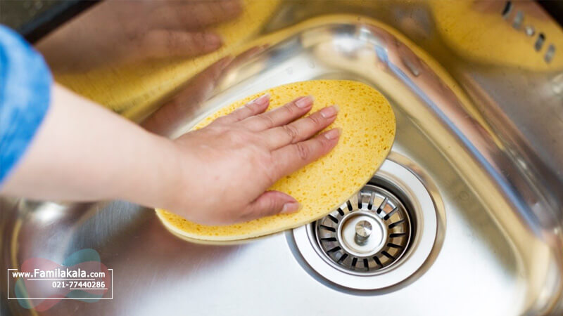 نمک و مواد شوینده را برای نظافت سینک ظرفشویی استیل به کار ببرید